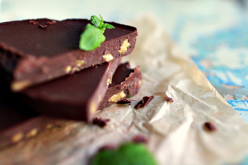 raw-mint-brittle-chocolate.jpg