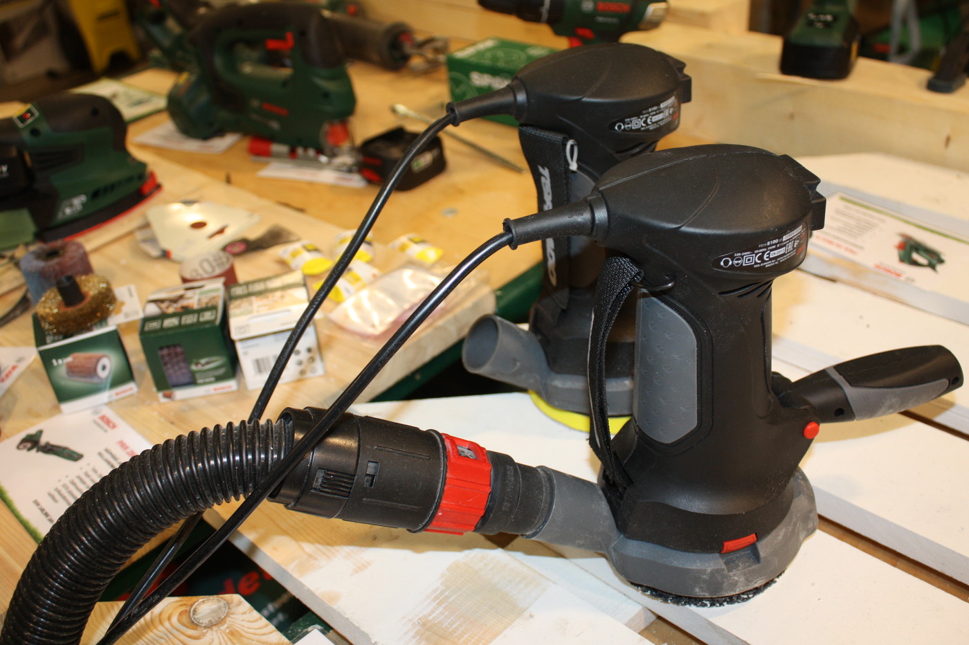 Bosch pystyhiomakone Tornado kuva 2 punainen remonttitupa.jpg