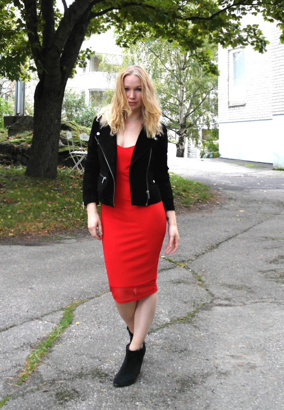 larafeelgoodinc_reddressday2.jpg