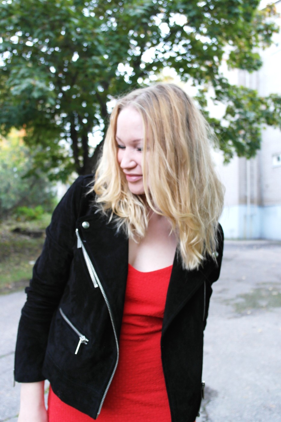 larafeelgoodinc_reddressday4.jpg