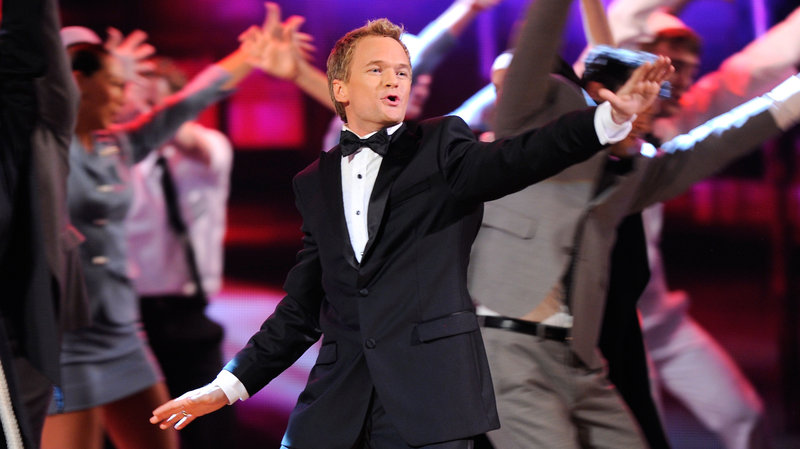 hosting-tonys-photo-by-andrew-h--walker-getty-images-_wide-50764e1be77409c5f04d8d3a6e60c9d44510111c-s800-c85.jpg