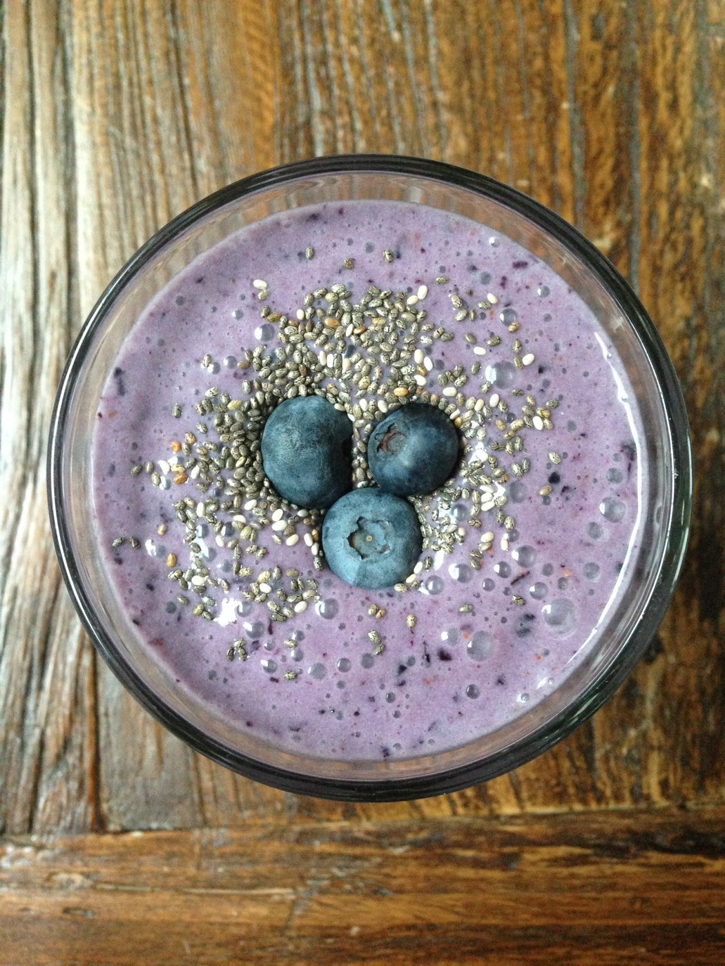 Oat and blueberry morning smoothie