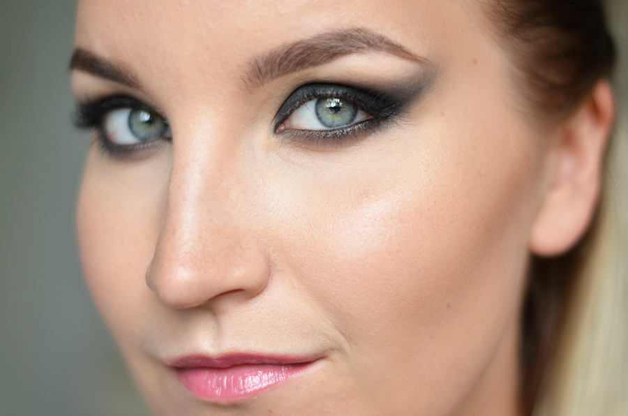 eva longoria cannes 2015 makeup smoky.jpg