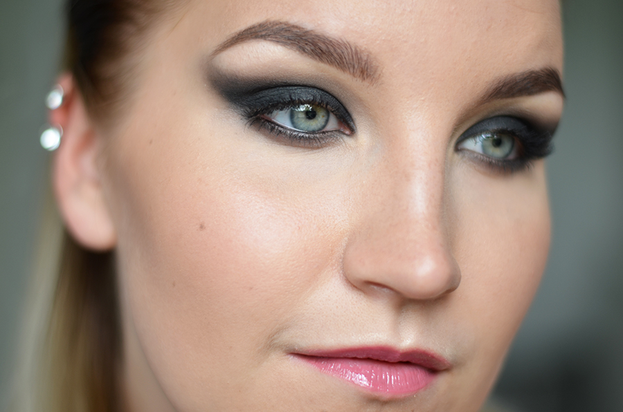 eva longoria cannes 2015 makeup smoky 2.jpg