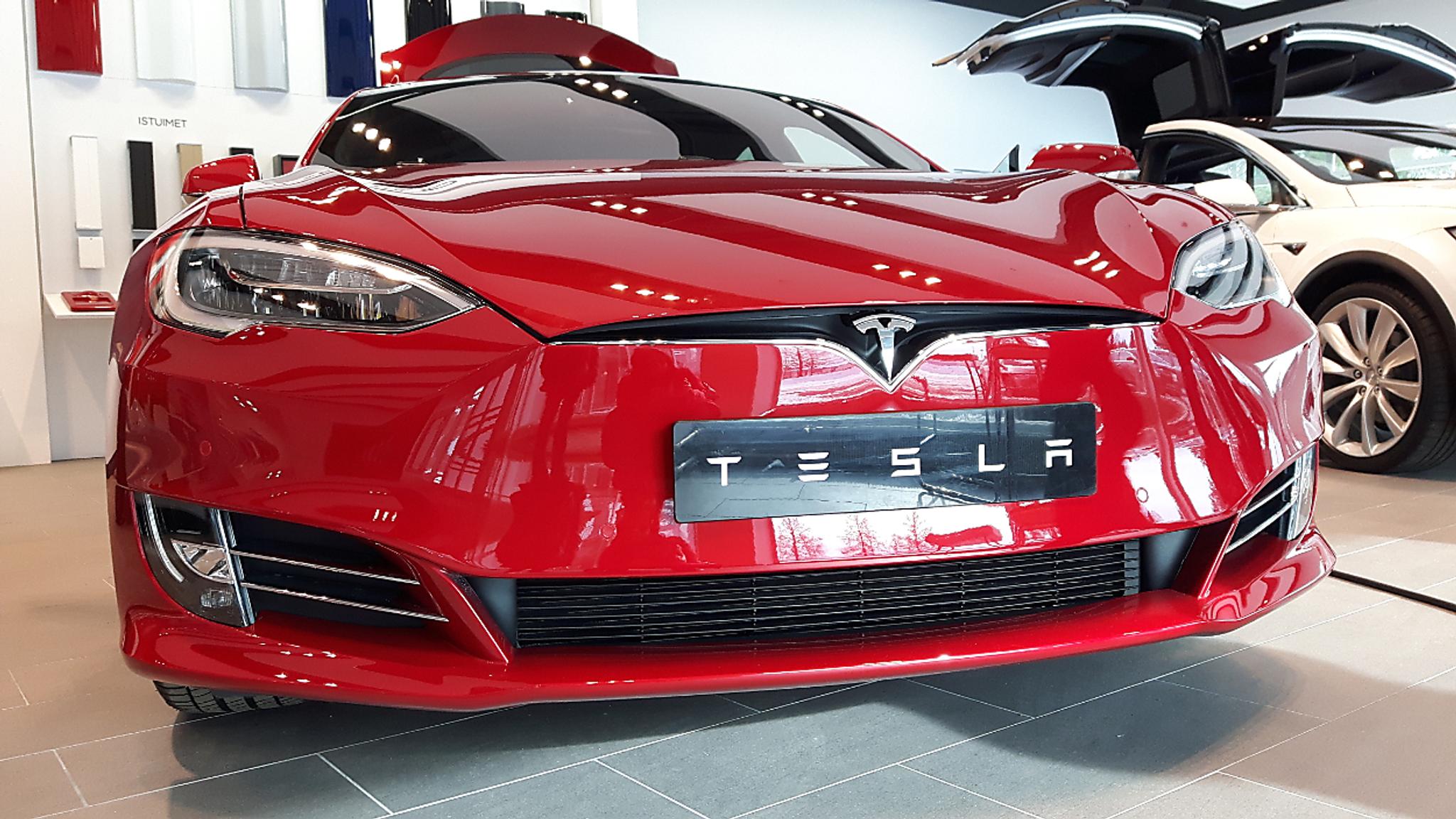 Ihana Tesla Naislaif Lily