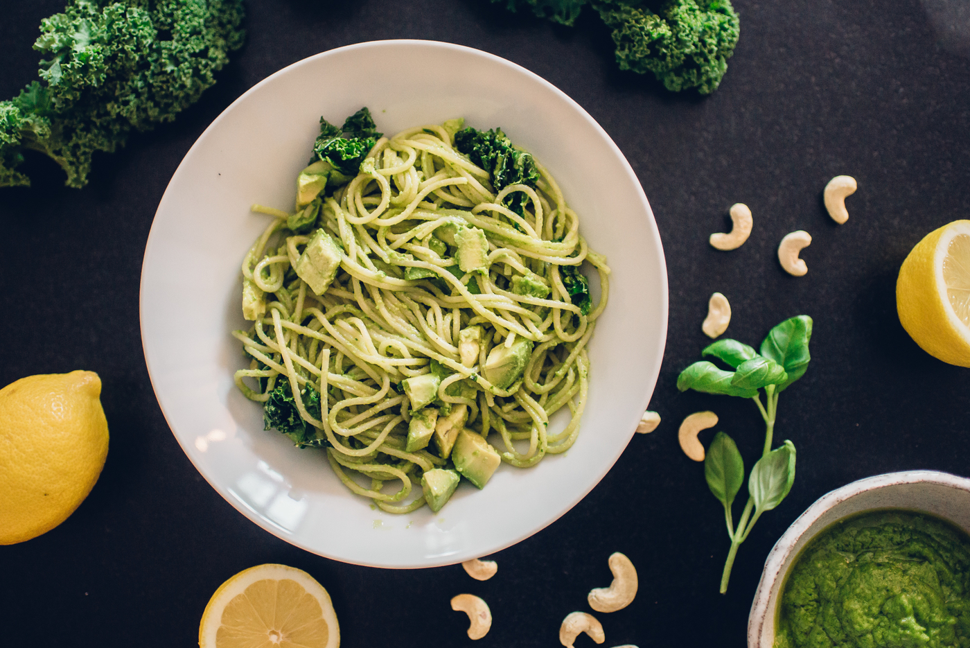 Lehtikaalipasta ja itsetehty cashew-pesto – Start Living Your Best Life |  Lily