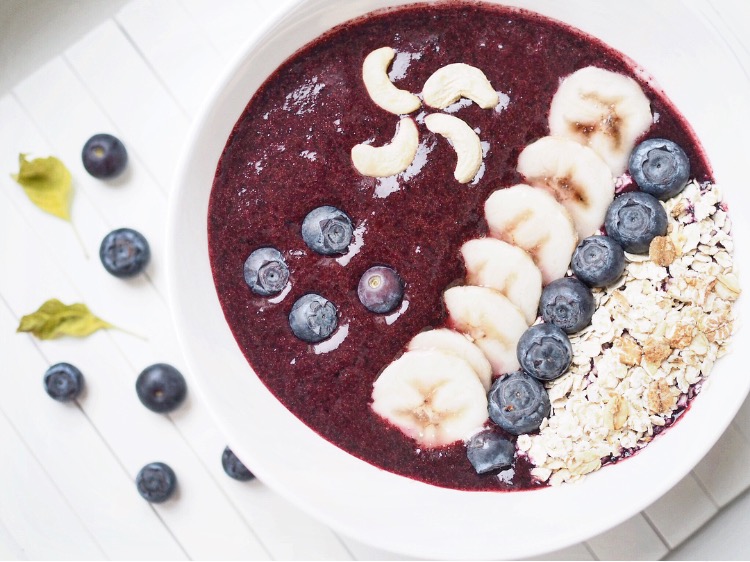 Mikä hiton smoothie bowl? – Blurred esquisse | Lily