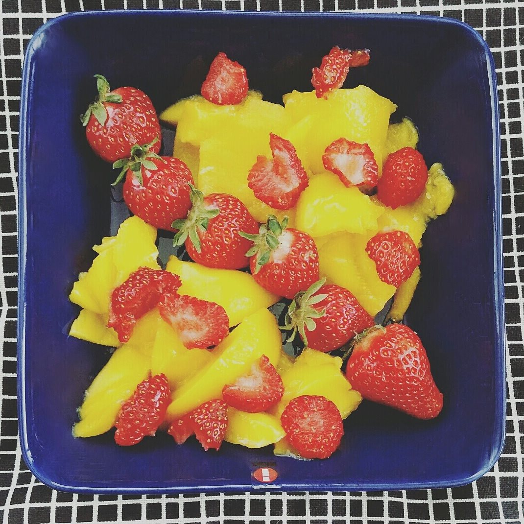 Strawberry-mango smoothie – Yours, Minna | Lily