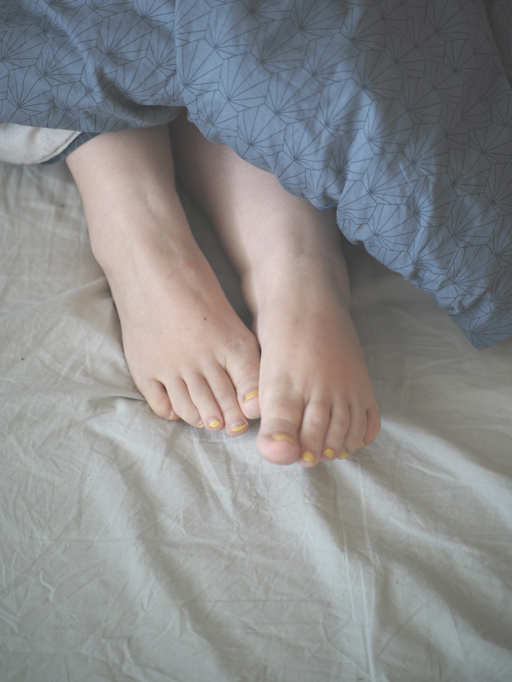 bedroomfeet2.jpg
