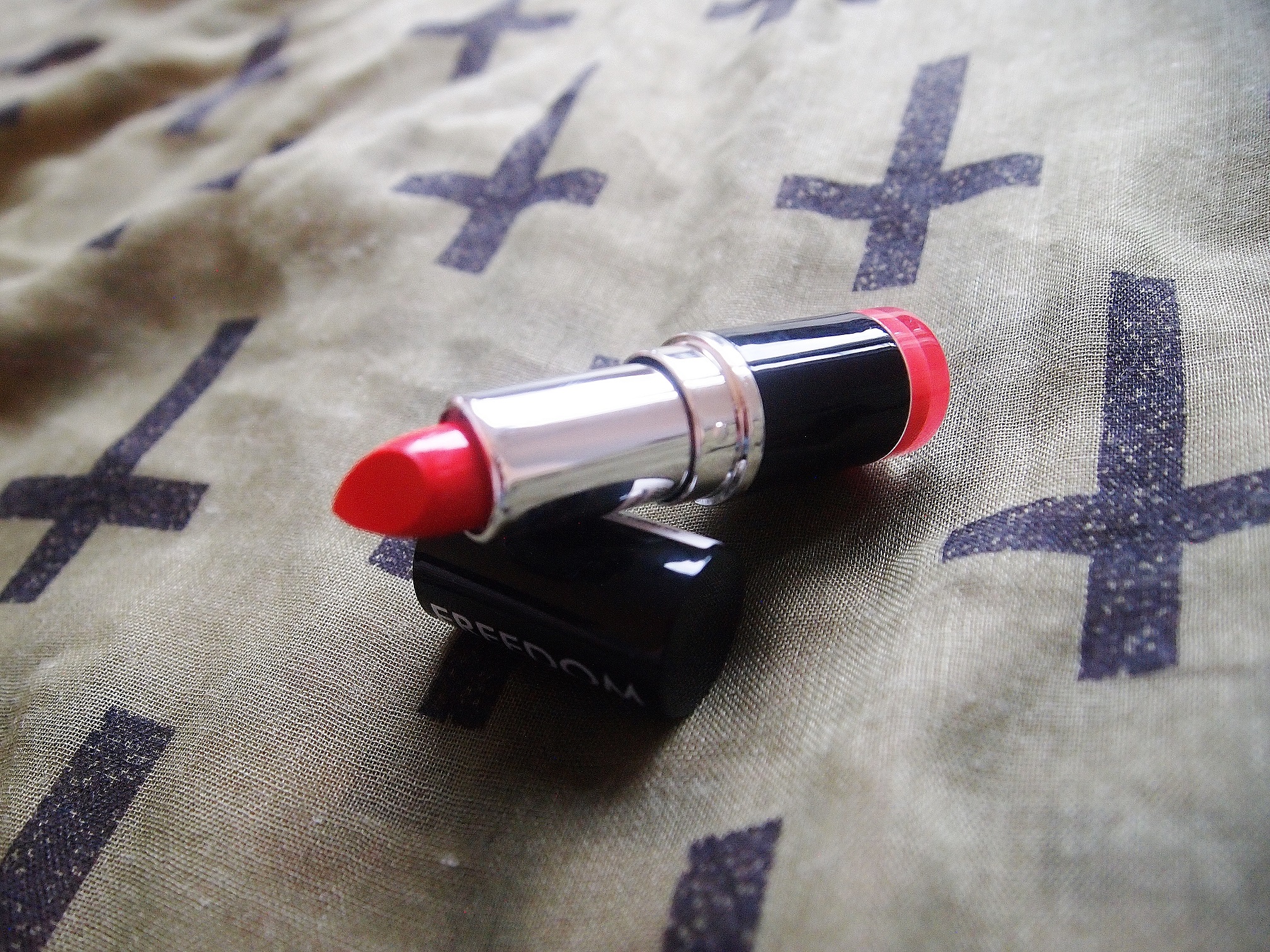 Freedom Makeup Pro Lipstick Red 107 Make Me Crazy