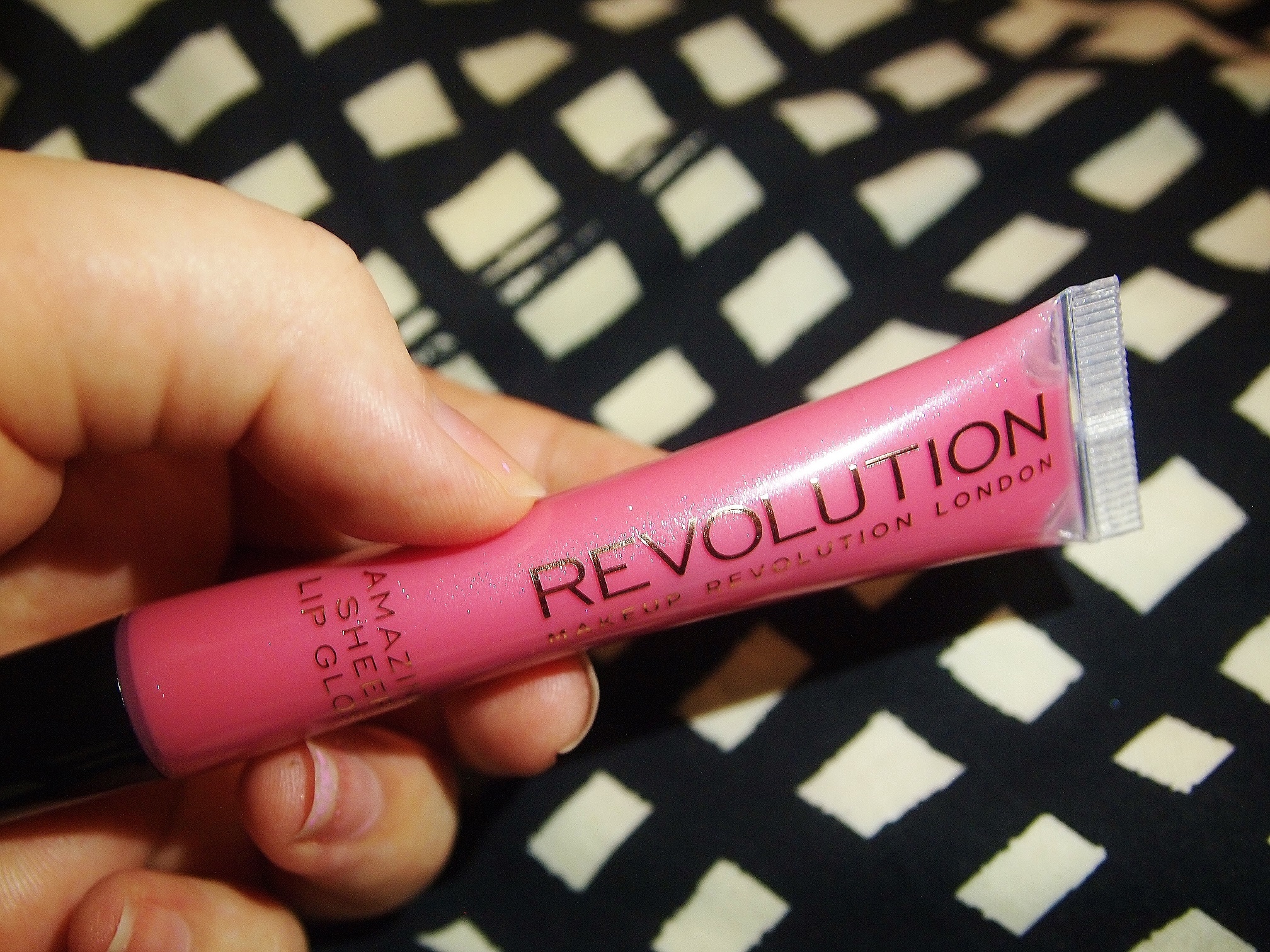 Makeup Revolution joulukalenteri Amazing Sheer Lip Gloss