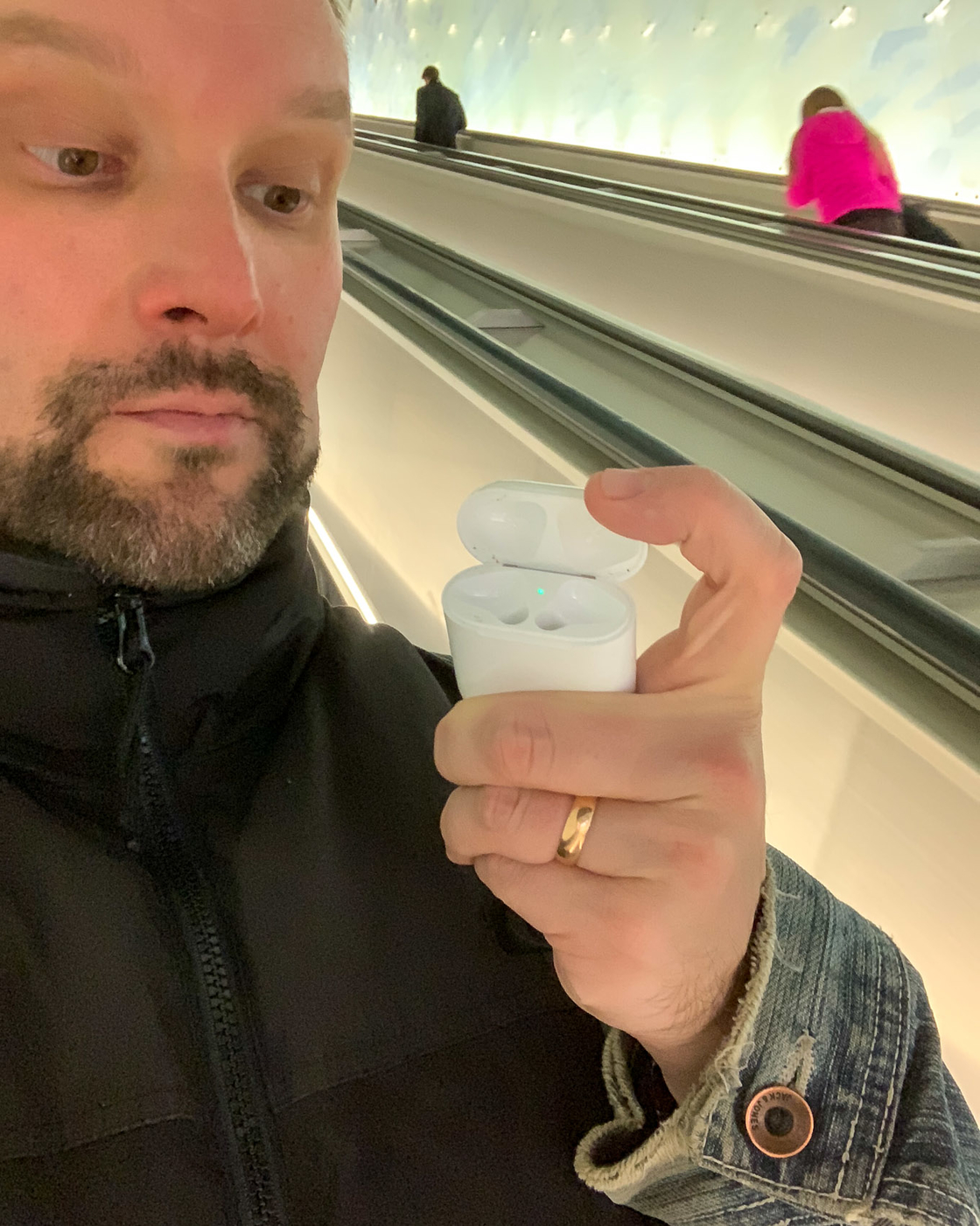 Apple Airpods-3.jpg