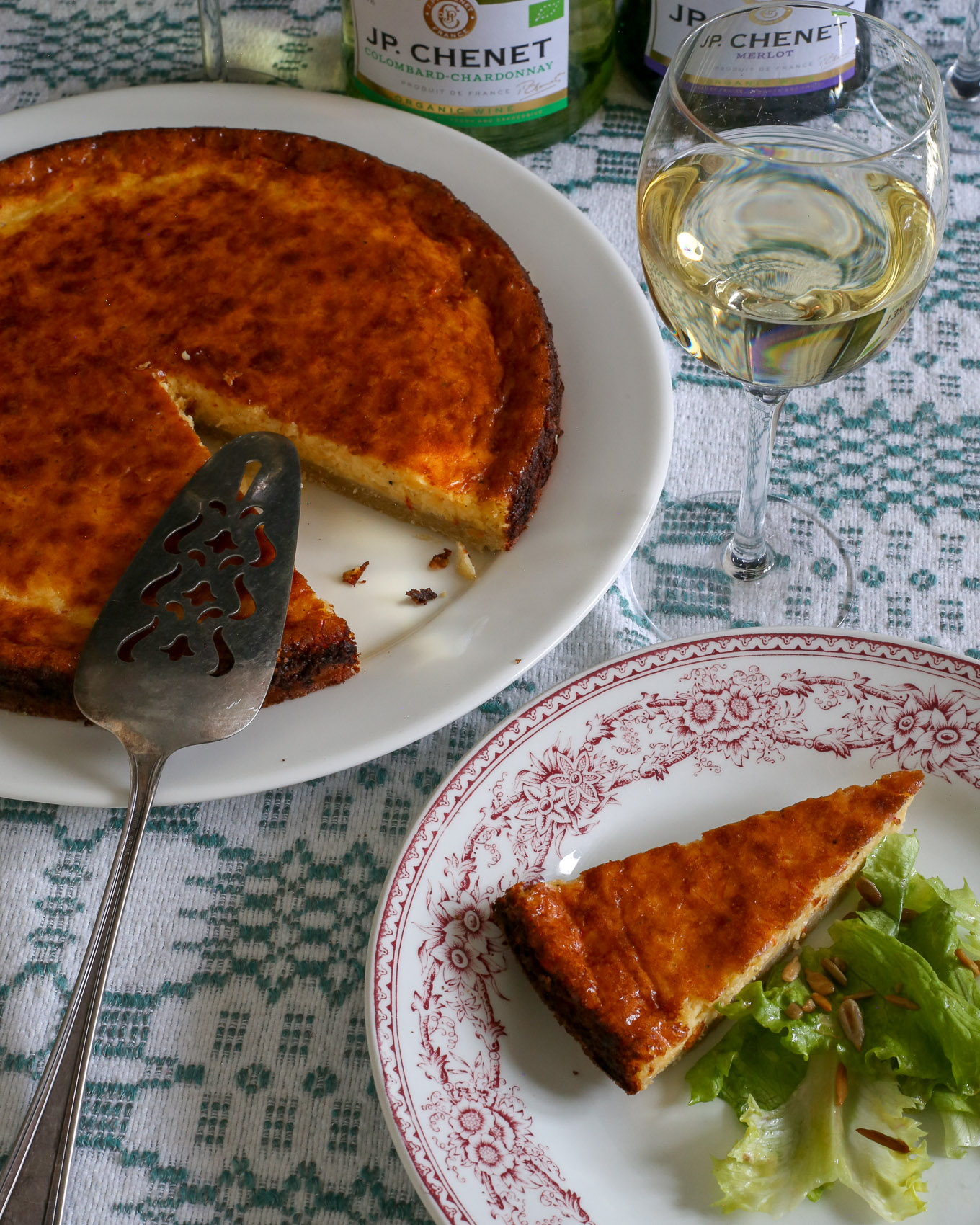 Chilinen juustopiirakka ja lasi viiniä illanviettoon – Isyyspakkaus | Lily