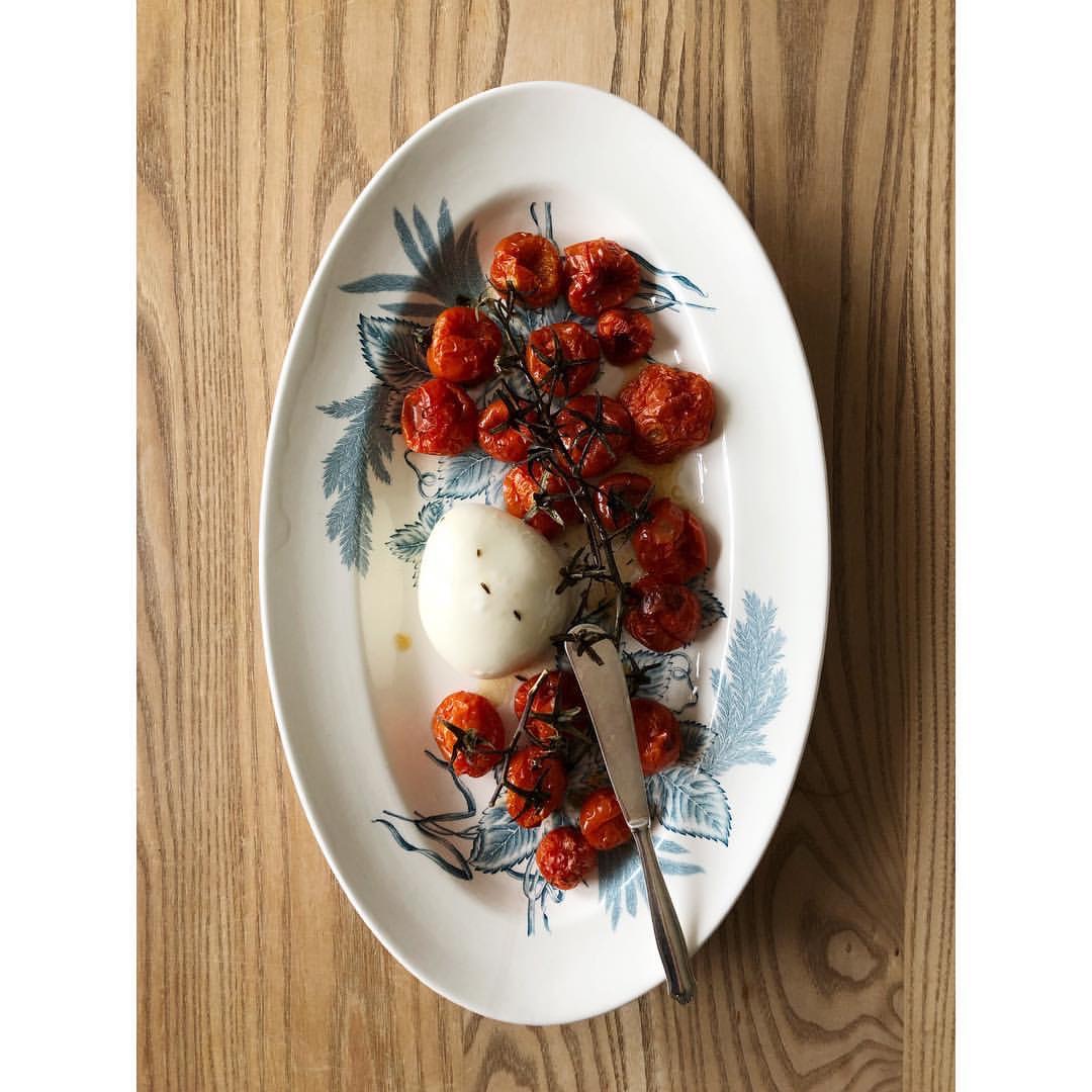 Gastronaatti - Uunitomaatit ja burrata.JPG