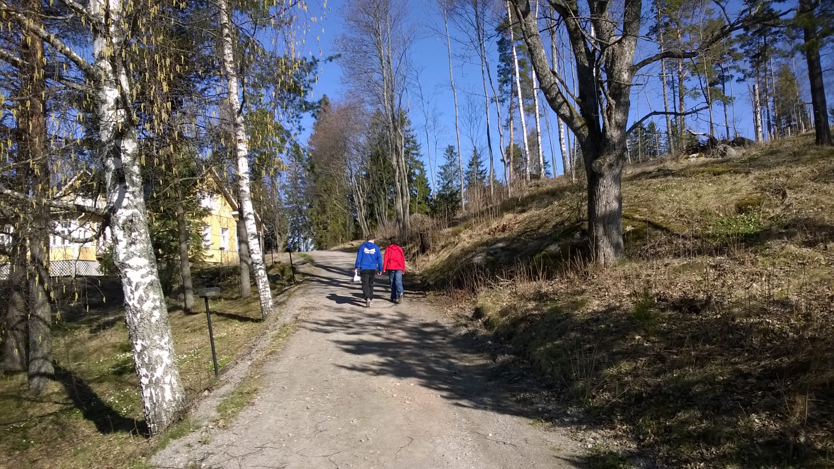 kaksi_tiella.jpg