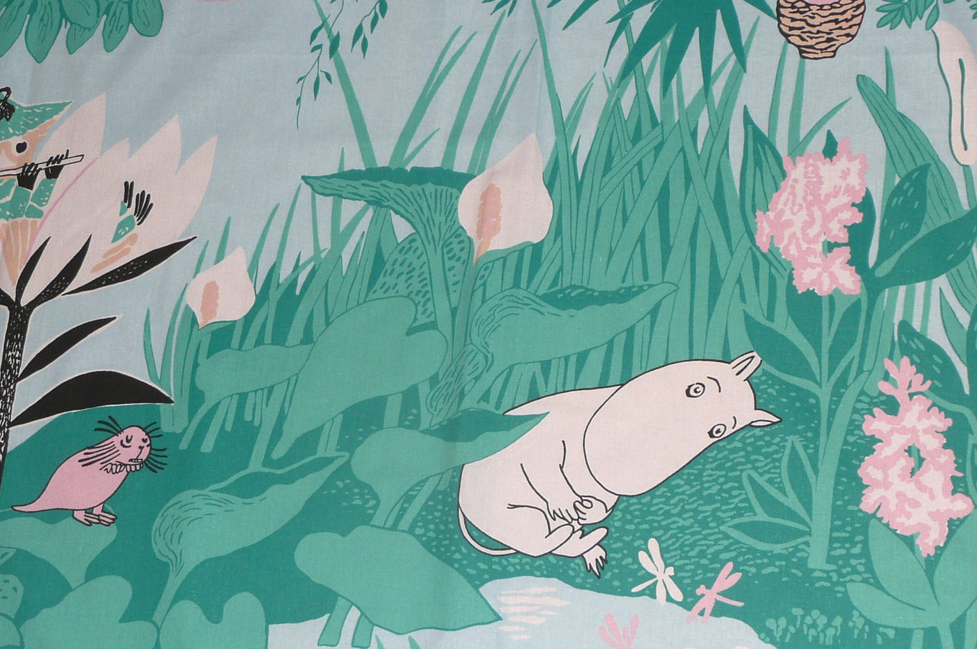 Moomins ep10 фотобанк. Ондатр Муми Тролль. Moomin Wallpaper. Wallpaper aesthetic Moomin. Обои на рабочий стол Муми Тролли.