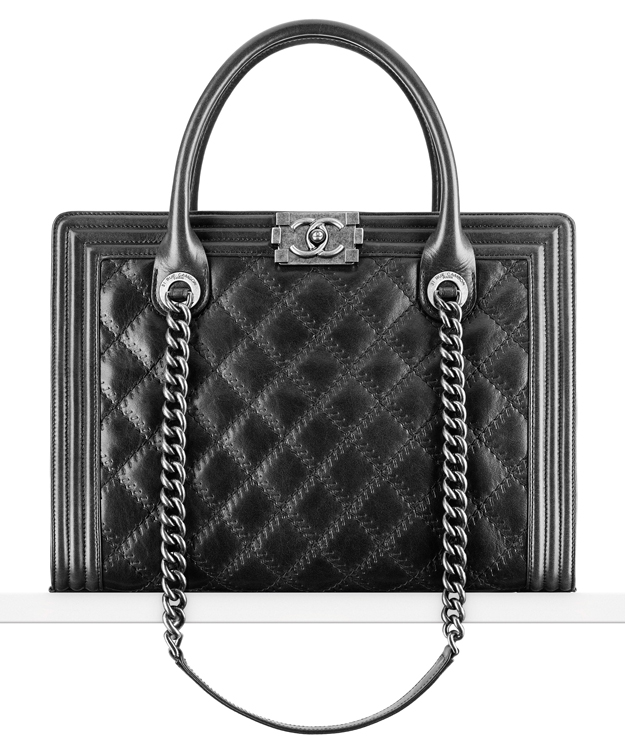 Louis Vuitton on X: In 2013, #LouisVuitton introduced the timelessly  feminine Capucines handbag with Michelle Williams.   / X