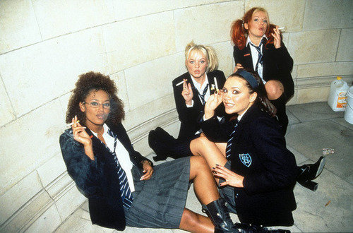 spice_girls_smoking.jpg