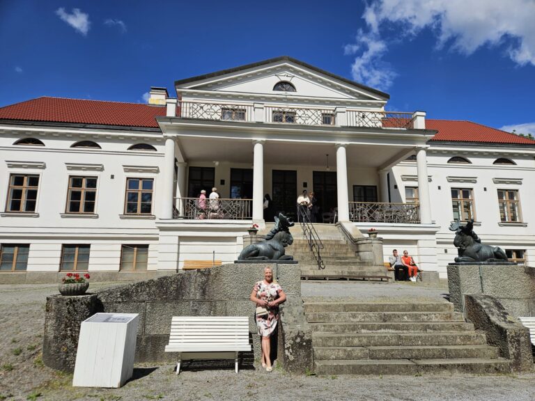 Laukon kartanon kesänäyttely 2026