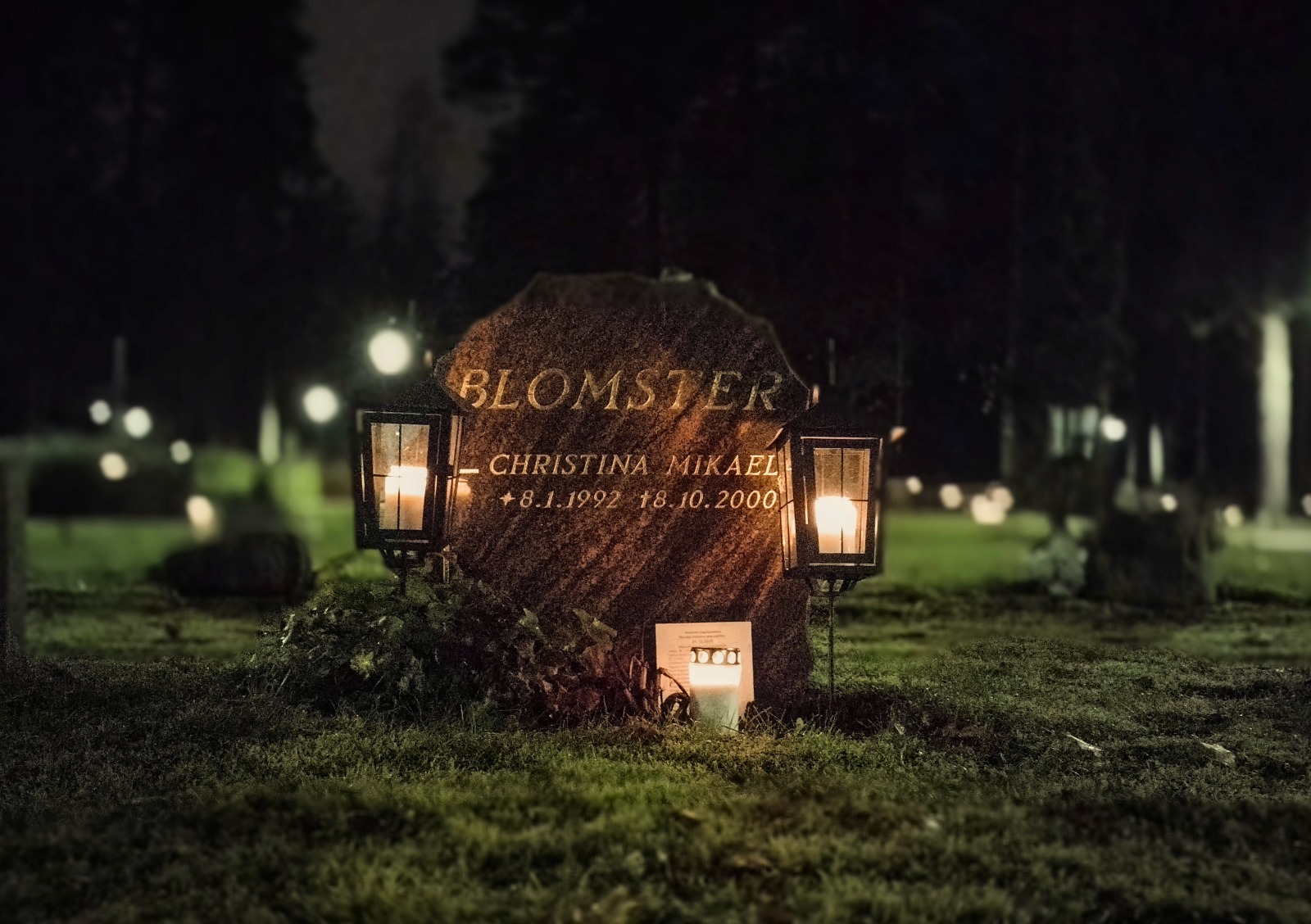 En puhu sinusta, vaikka eilen olikin pyhäinpäivä
