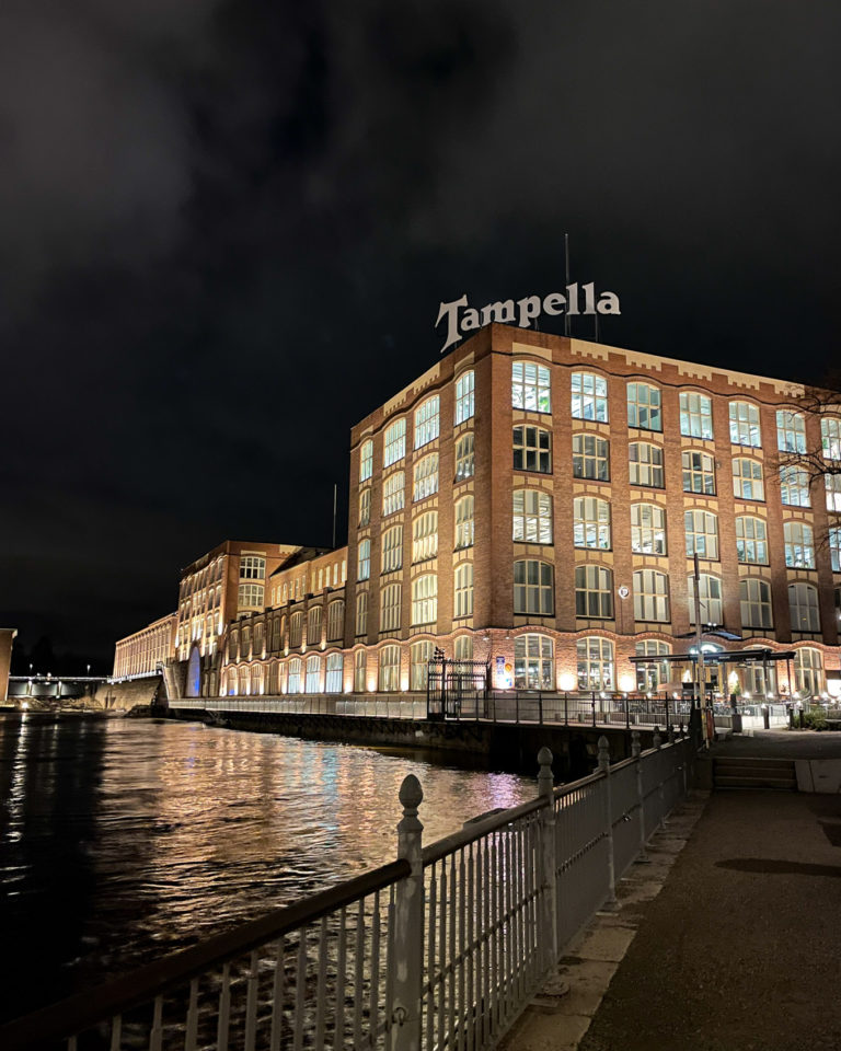 Koko perheen teatterimatka Tampereelle