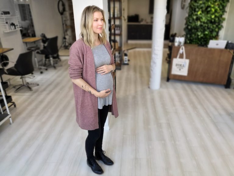 Kampaajan työ ja raskaus I'd rather hair you now Lily