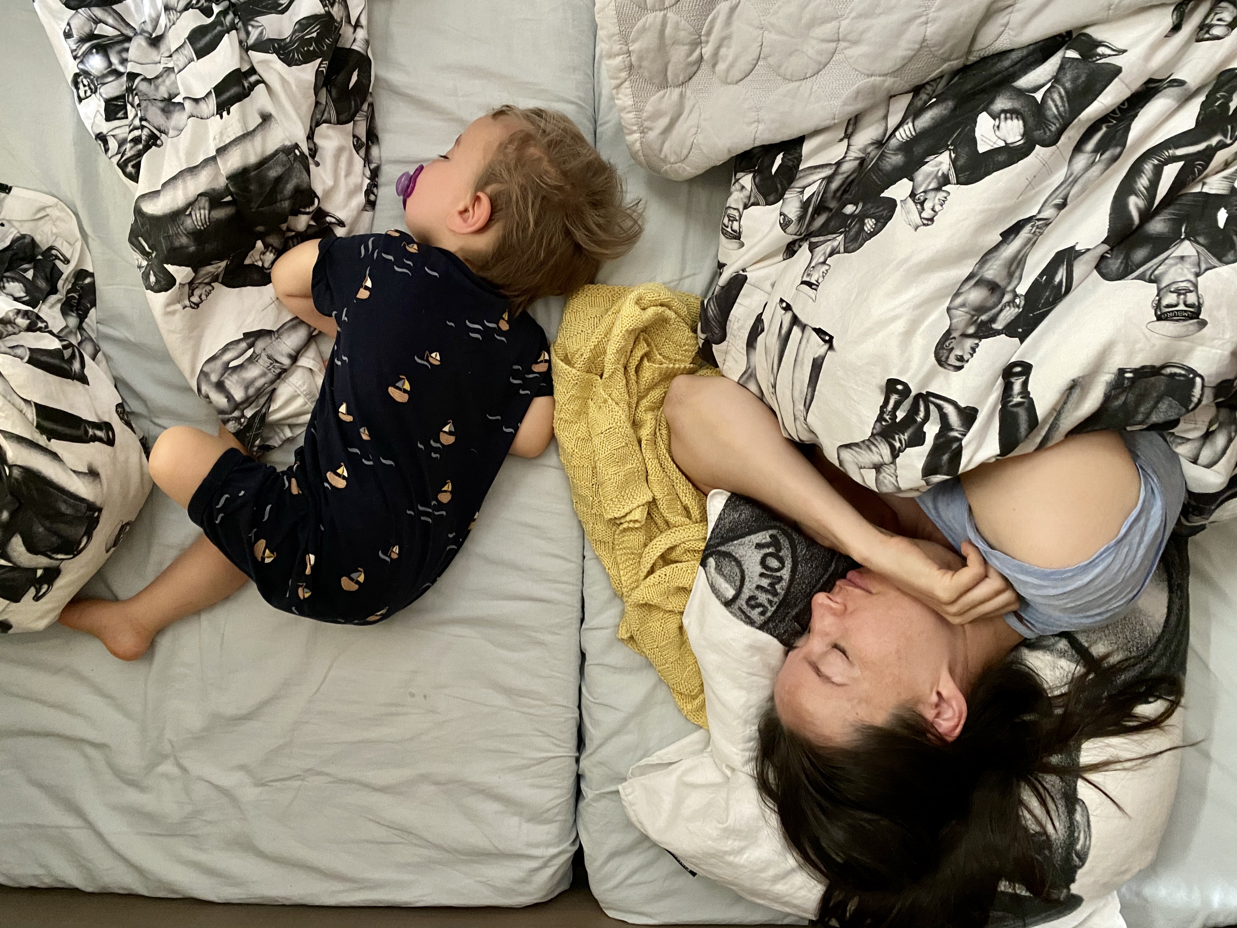 Lapsen uni: katkeamattomat yöt, itsenäinen nukahtaminen ja oma huone
