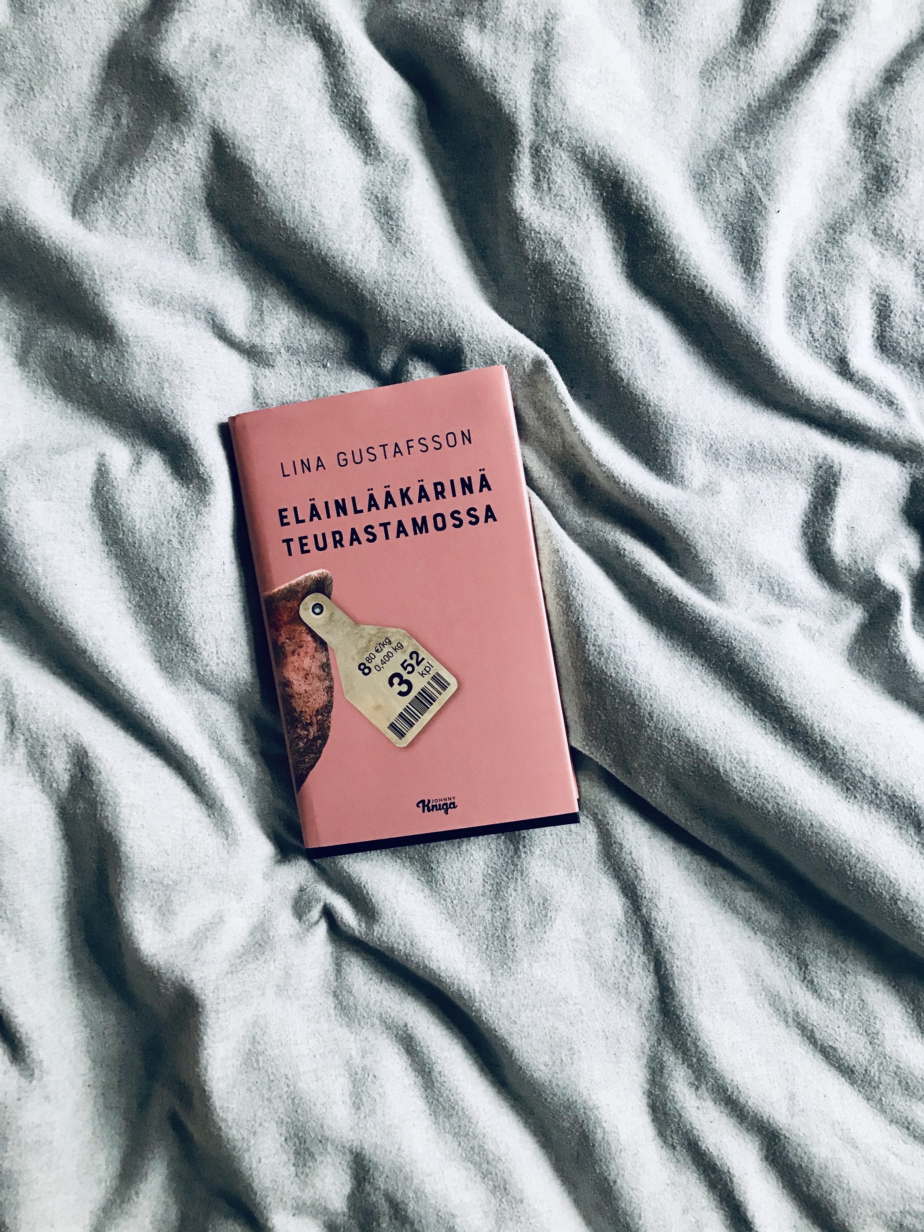 Lina Gustafsson: Eläinlääkärinä teurastamossa, ISBN 9789510455203