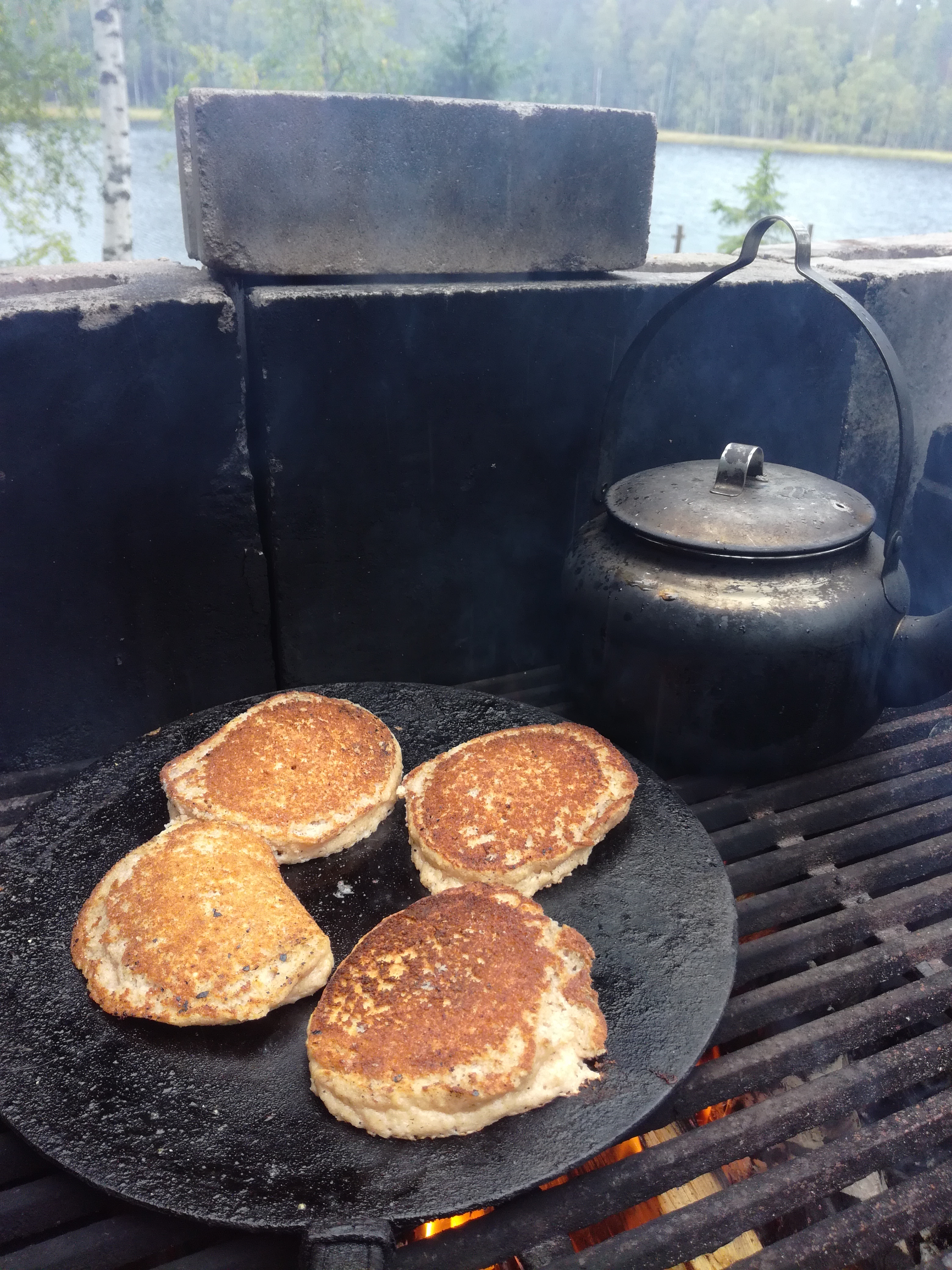 Manteliset pannukakut – Pääkallokiitäjä | Lily