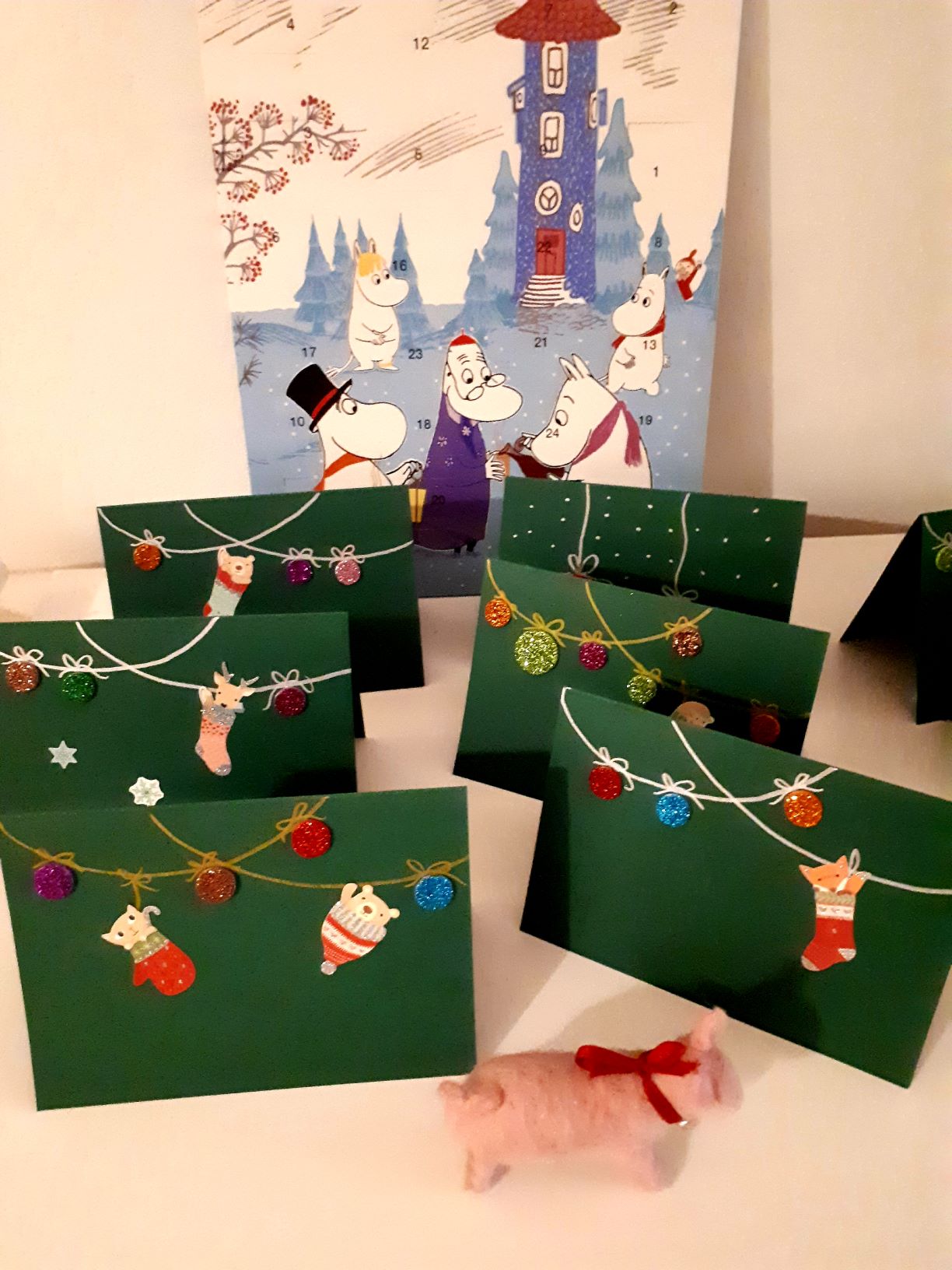 Poimi ihanat joulukortti-ideat! Askartele kortit teipeistä, sormiväreistä, oksanpätkistä...
