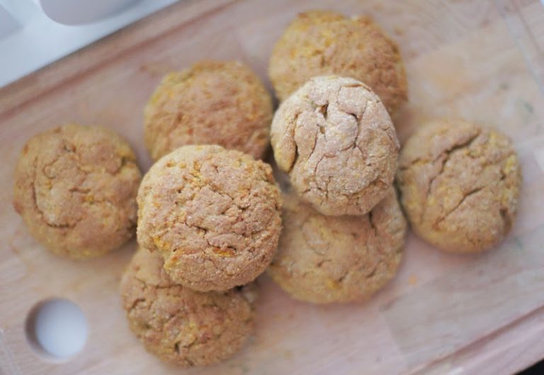 Gluteenittomat ja maidottomat porkkanasämpylät