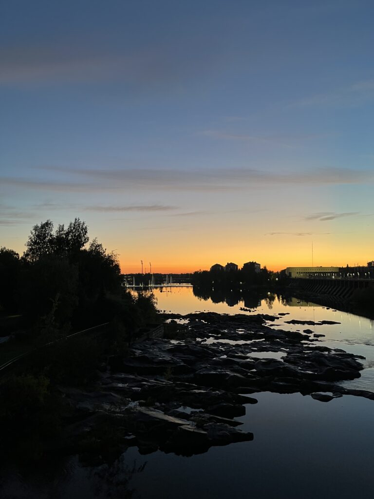ettei hän enää piiloudukaan