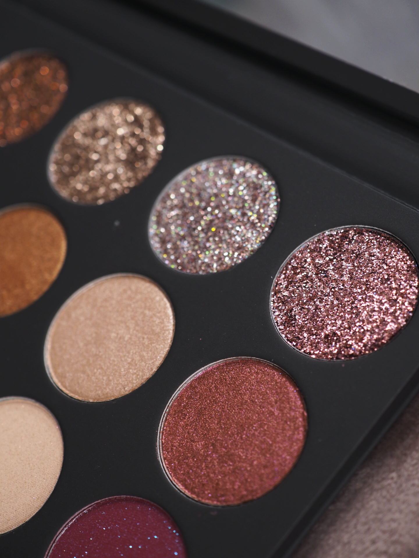 Testissä Tatin luomiväripaletti Textured Neutrals Vol. 1