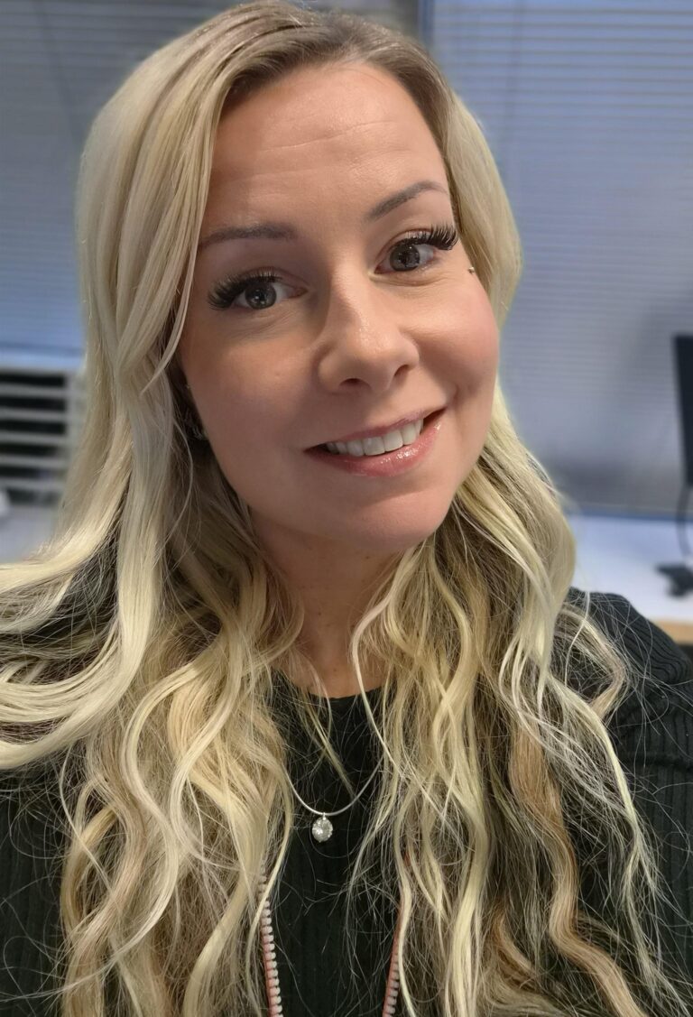 Hampaiden oikominen hammaslaminaateilla