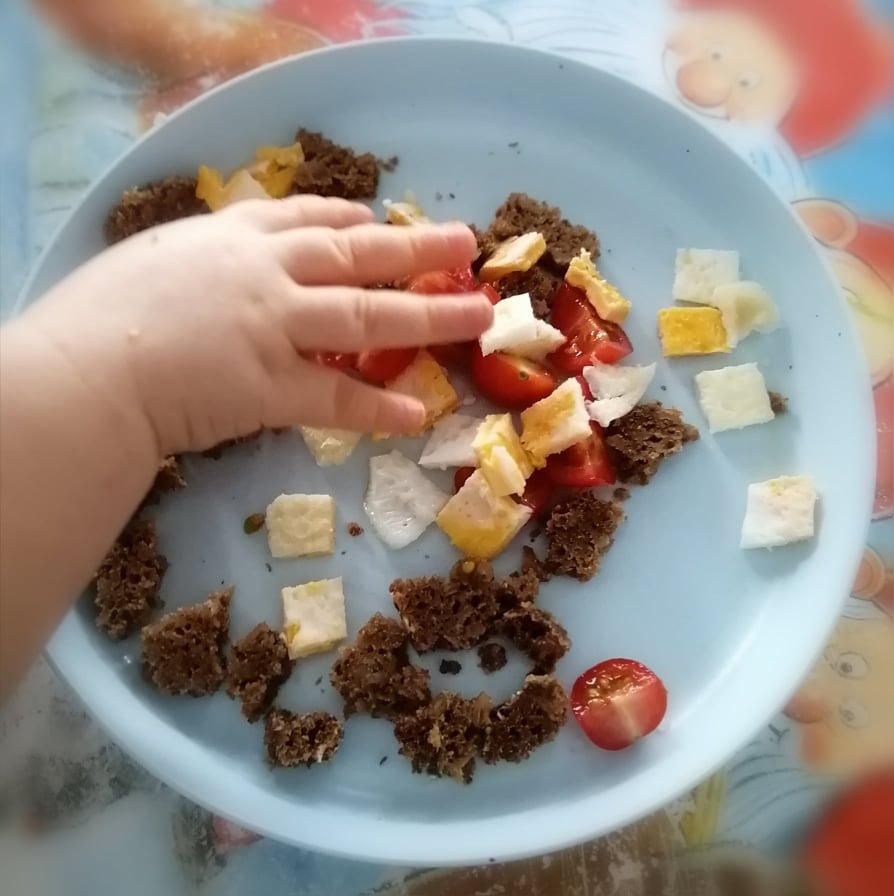 Vauvan lautasella (vinkkejä vauvan ruokailuun)!