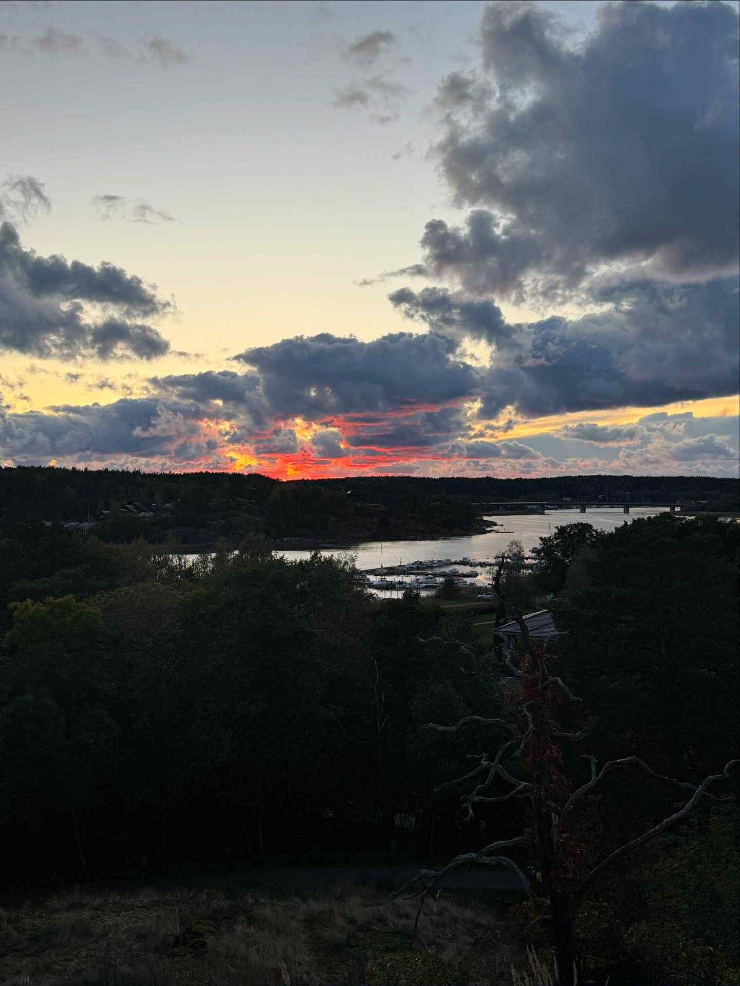 Iltamaisema maisemaikkunalla
