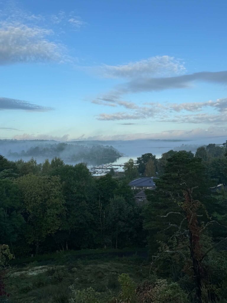 Maisemaikkunalta näkyy Pitkäsalmi