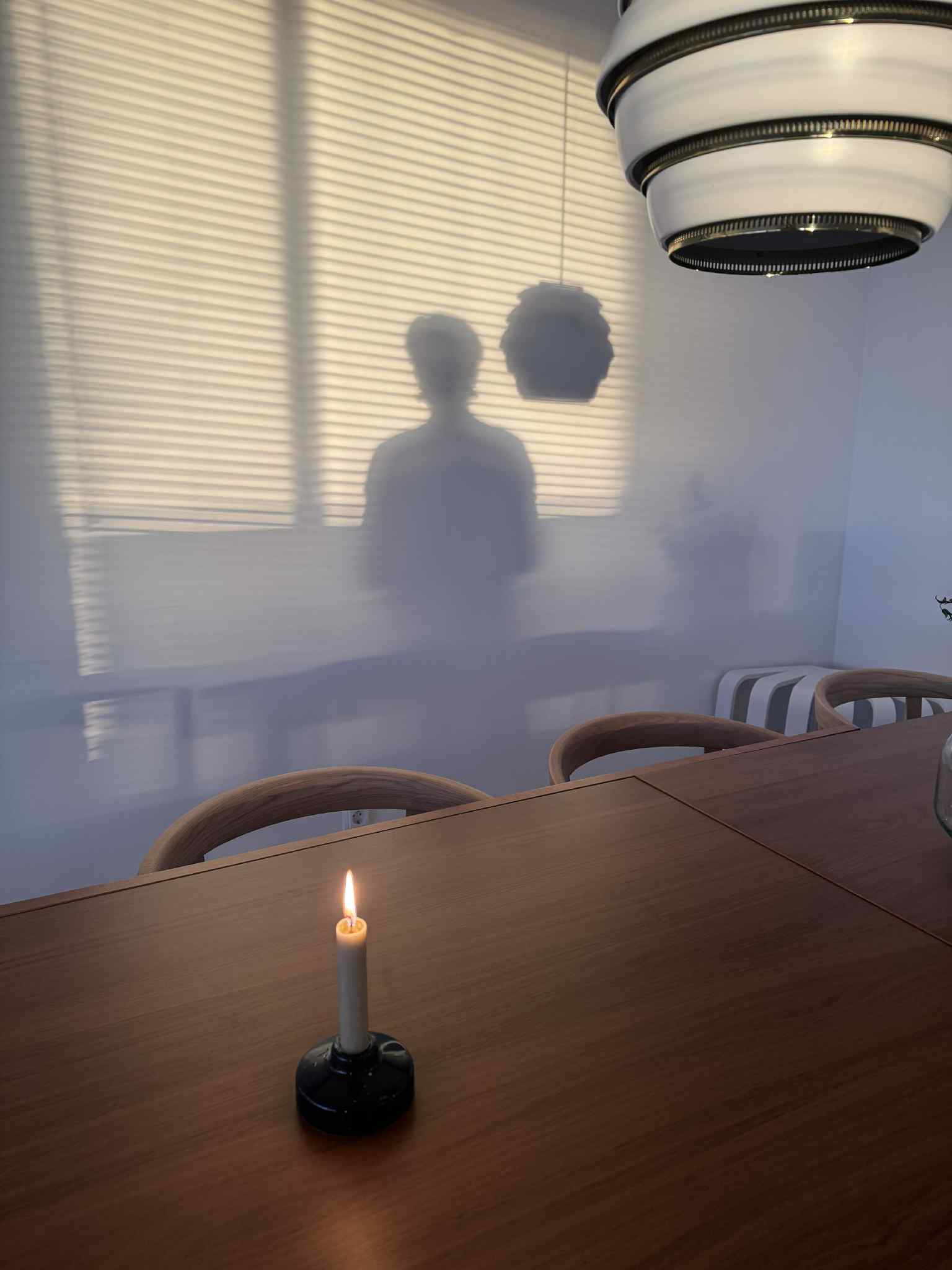 Minnan varjo ja kynttilä
