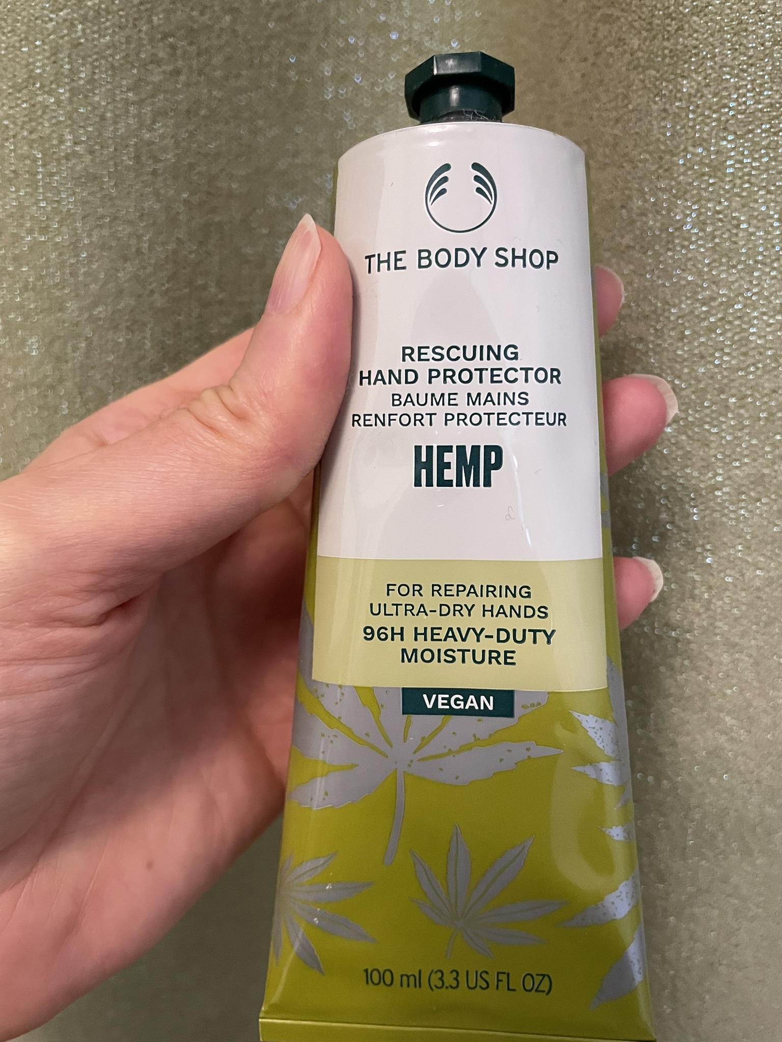 Body Shopin hamppukäsivoide.