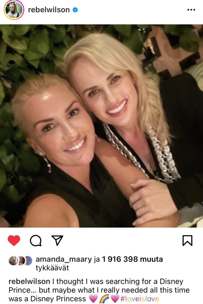 Rebel Wilson tyttöystävänsä kanssa.