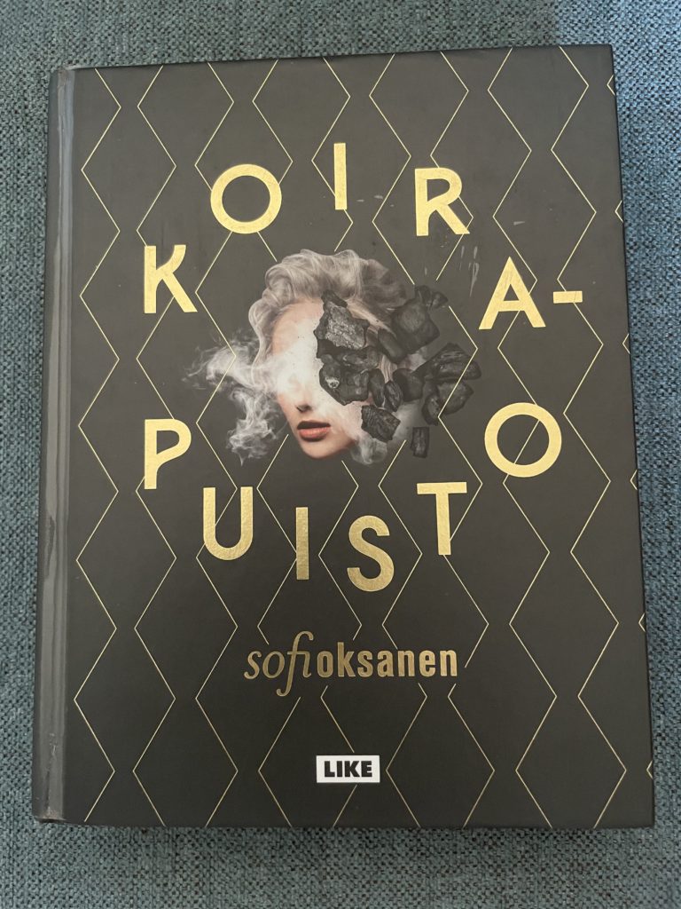 Sofi Oksasen Koirapuiston kansi.