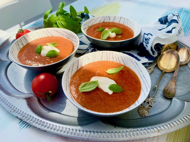 Gazpacho, paras, samettisen täyteläinen, kylmä keitto 