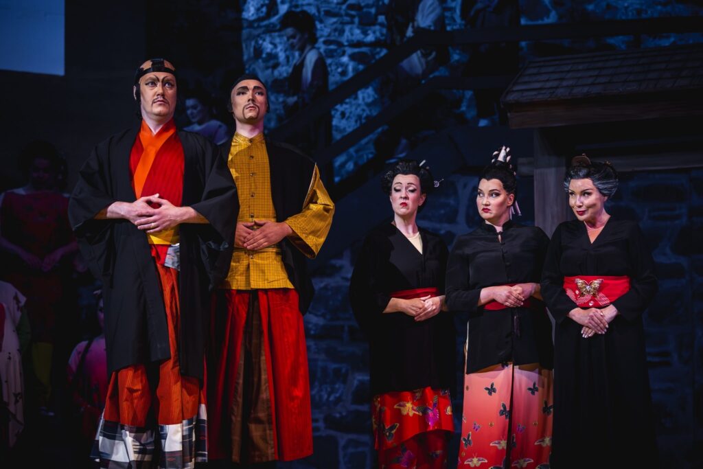 madama-butterfly-joukkokohtaus